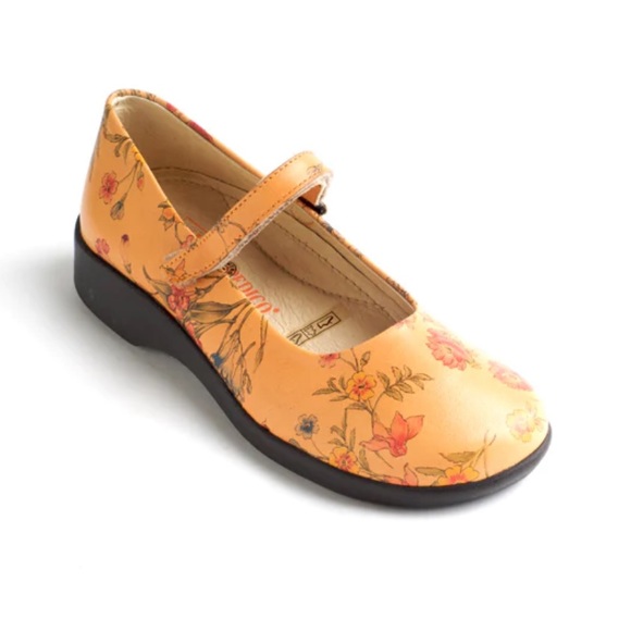 A’rcopedico Scala Mary Jane—Professionally HEIGHT ADJUSTED (1/4 in on right) - Picture 1 of 9